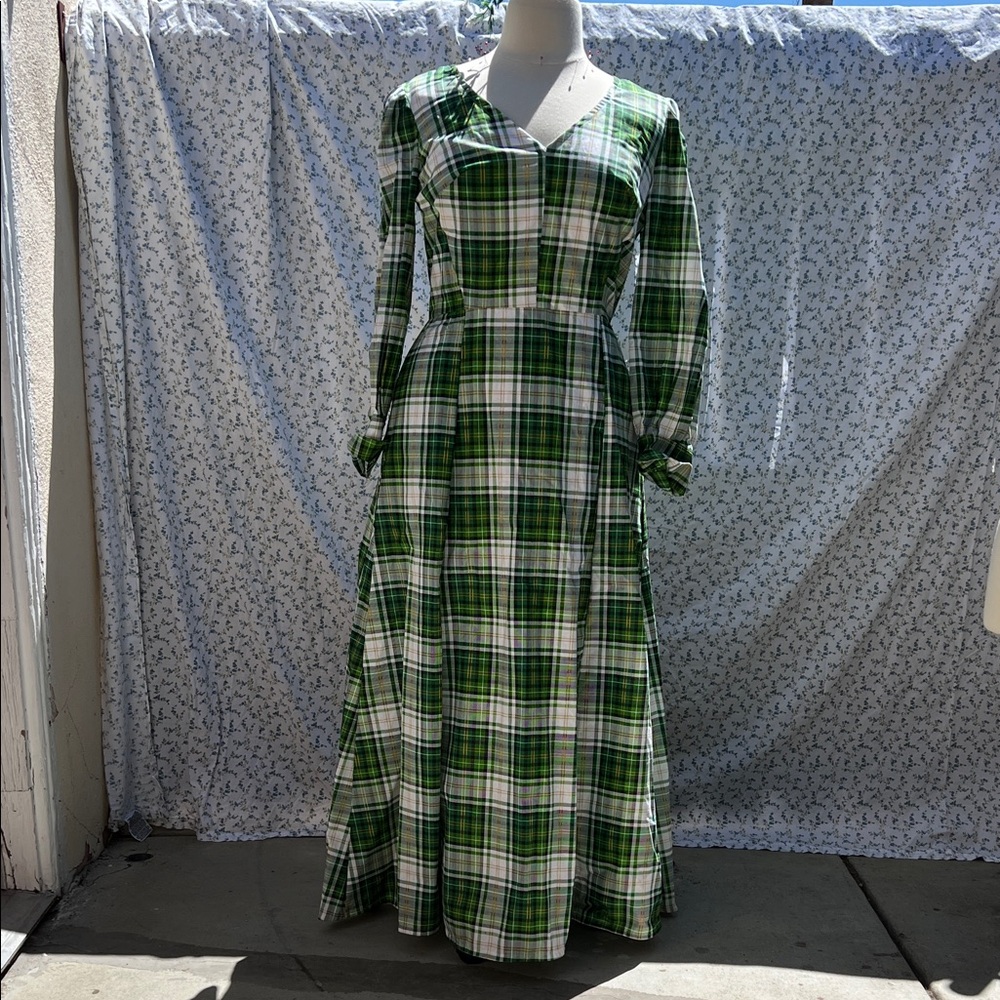 Handcrafted Elegant Green Plaid Long Sleeve Dress